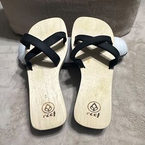 Reef natural wood and vegan leather flip flop sandal  Women's size 7